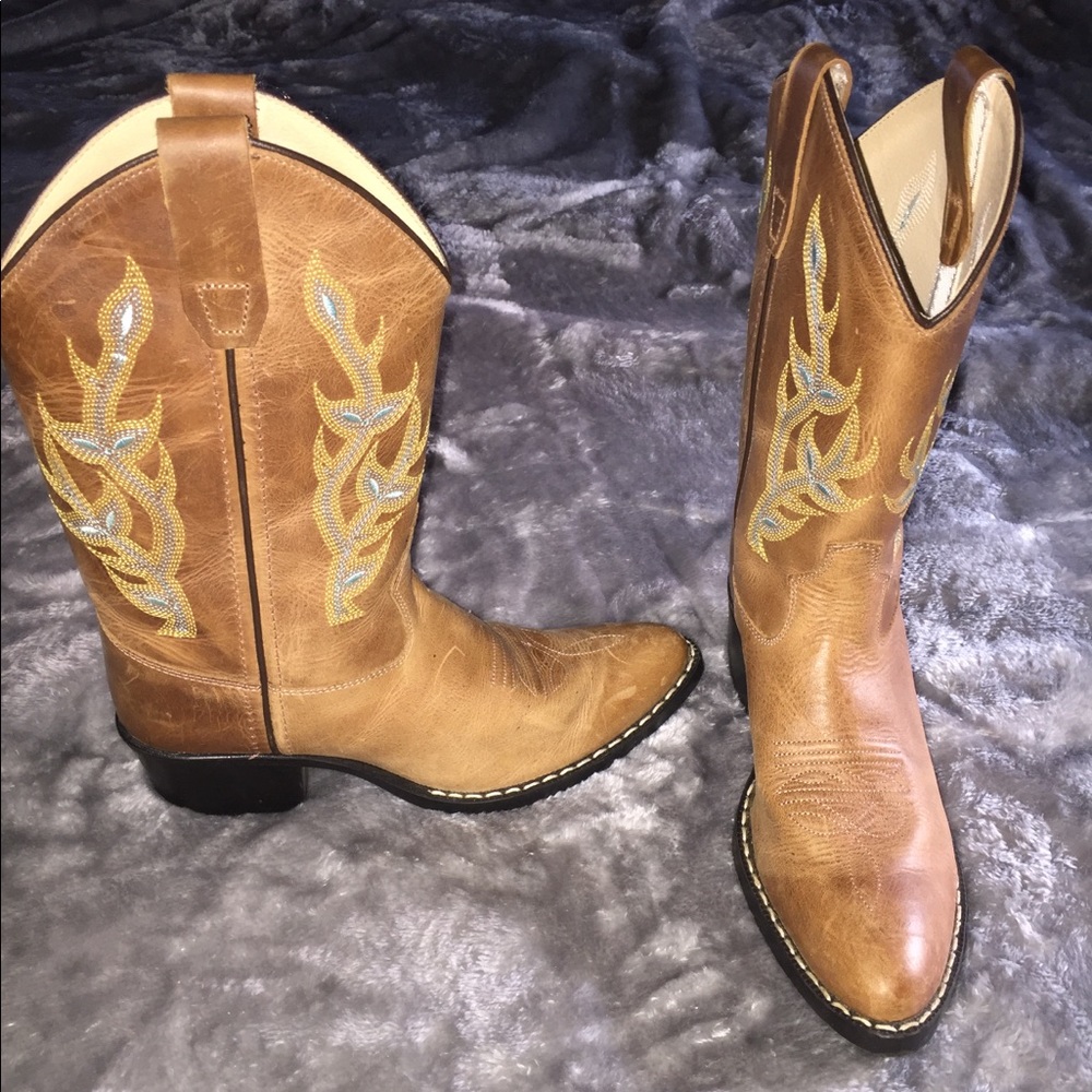 Old West girl’s leather boots